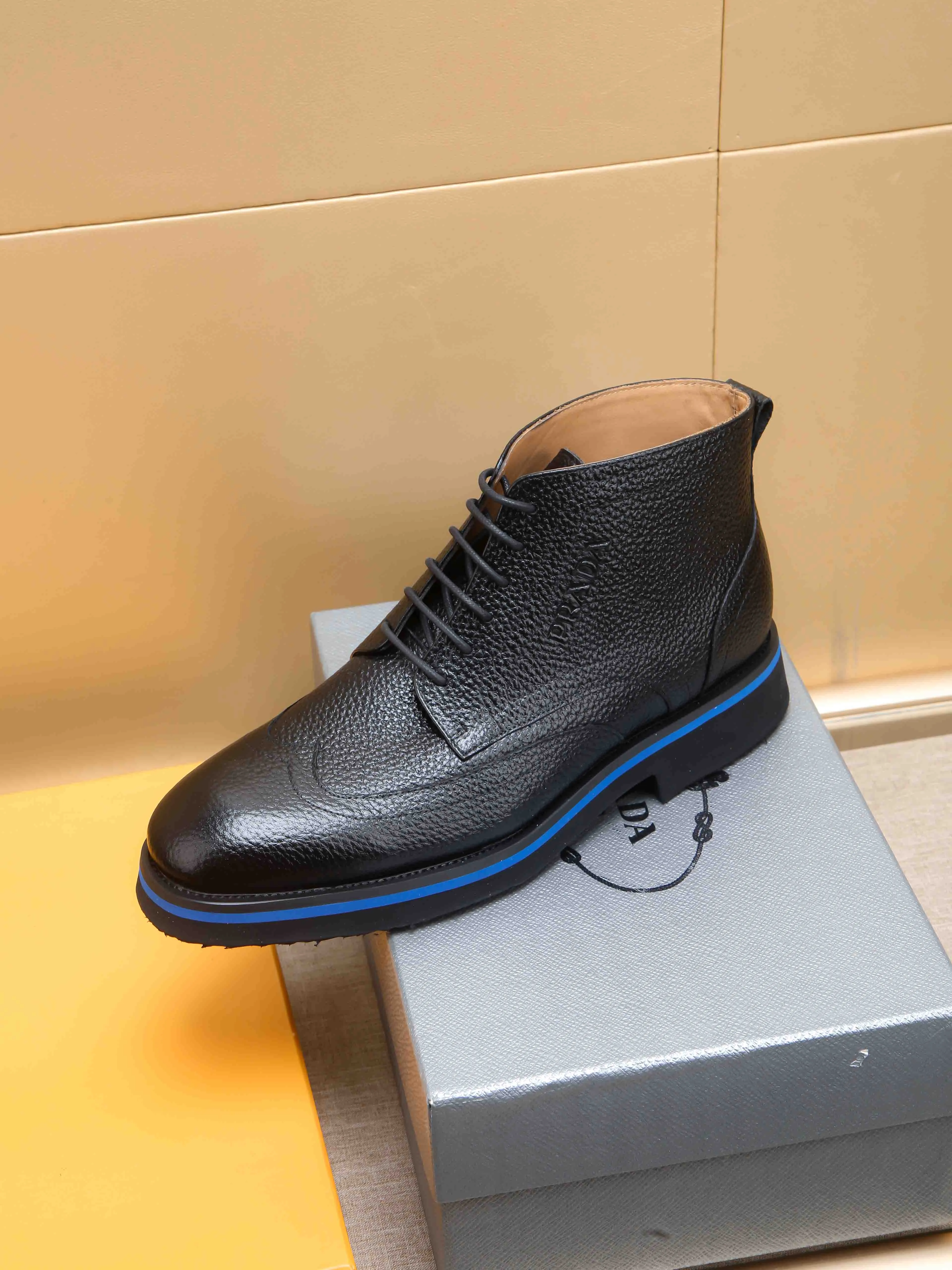 Men's shoes 💰620 💰 PRADA*——◾ Prada~Thick-soled men's shoes, original single-level perfect boutique, brogue style men's formal casual leather shoes, luxurious materials, imported cowhide, with water-dyed cowhide lining, 4.5cm increased PU foam lightweight outsole, perfectly restore the original classic, purchase the original 1:1 accurate replica, welcome all comparisons 🆚, the design is full of modernity, versatile and fashionable urban men! Size: 39-44 (38.45.46.47 customized)